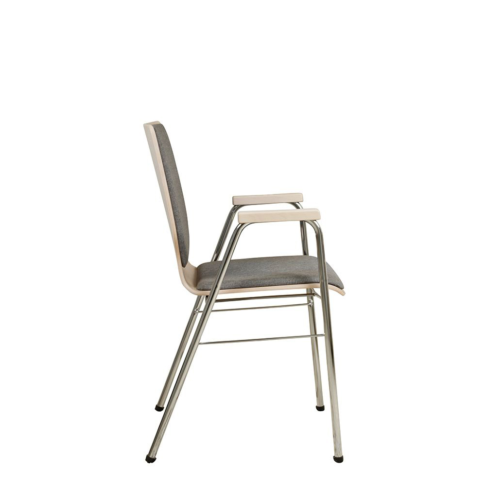 Beizton: Kastelleiche | Bezug: Lux 5Konferenzstuhl Eruno-220-A50 mit Sitz- und Rückenpolster, Holzlehne, Armlehnen und verchromtem Gestell Seitenansicht