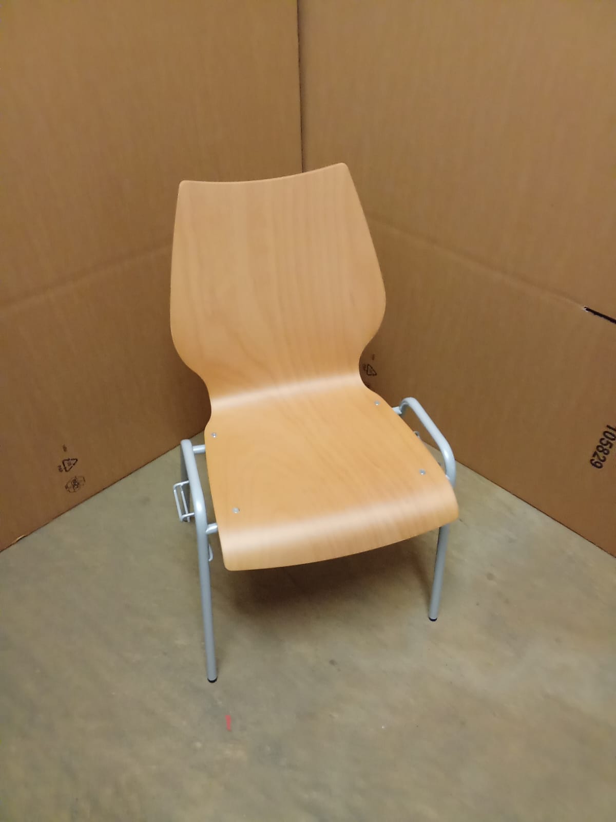Konferenzstuhl Sonderposten Gestell grau