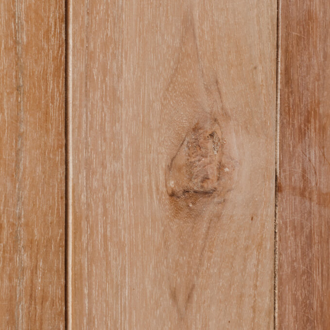 Gastronomie-outdoor-tisch-140_zubella_detail_3 Holzstruktur in Nahaufnahme – Detail des rechteckigen Outdoor-Tischs Zubella 140
