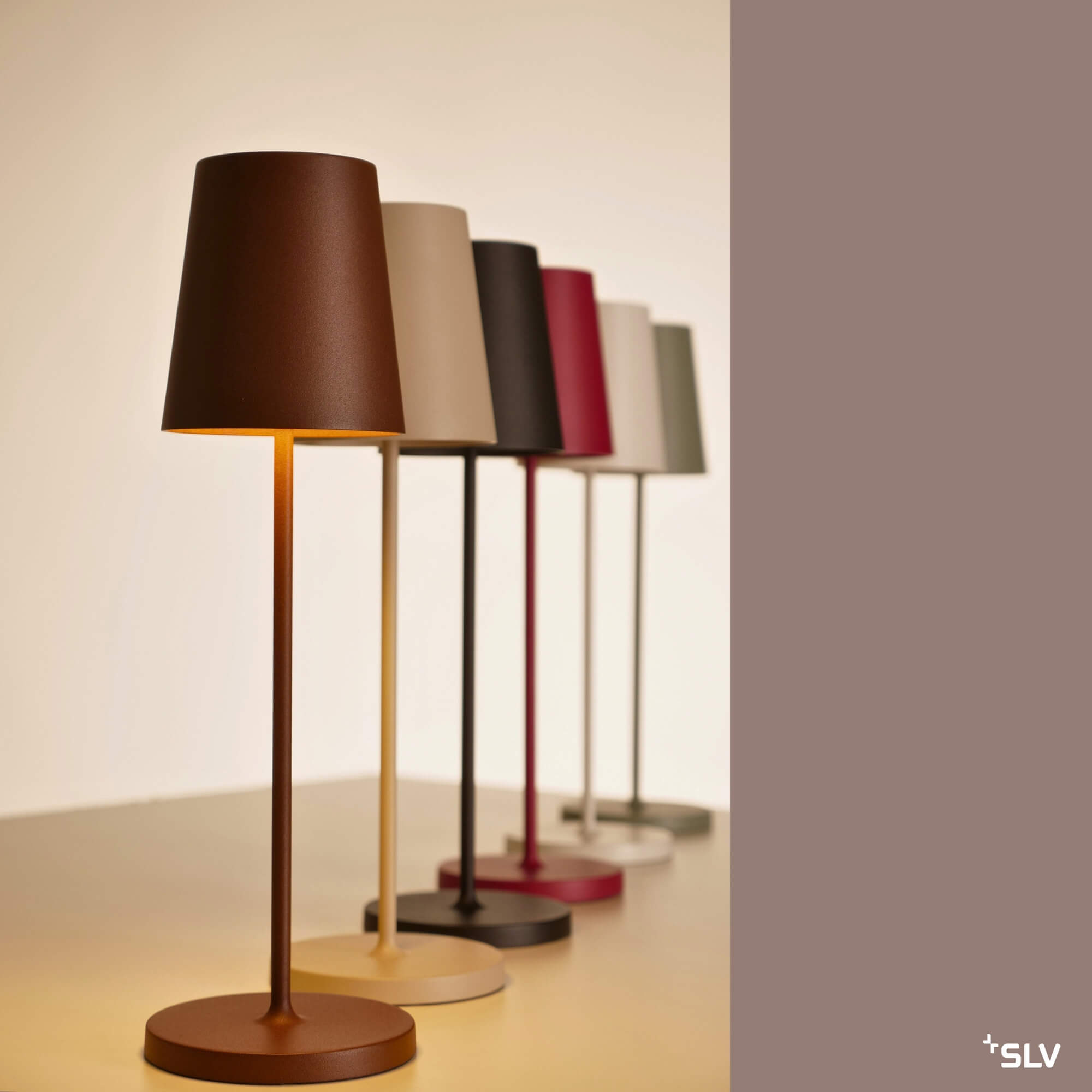 Outdoorlampe Vinolina Two Farbvarianten für Gastronomie Terrasse und Wohnbereich Outdoorlampe Vinolina Two in verschiedenen Farben als moderne Leuchtenserie
