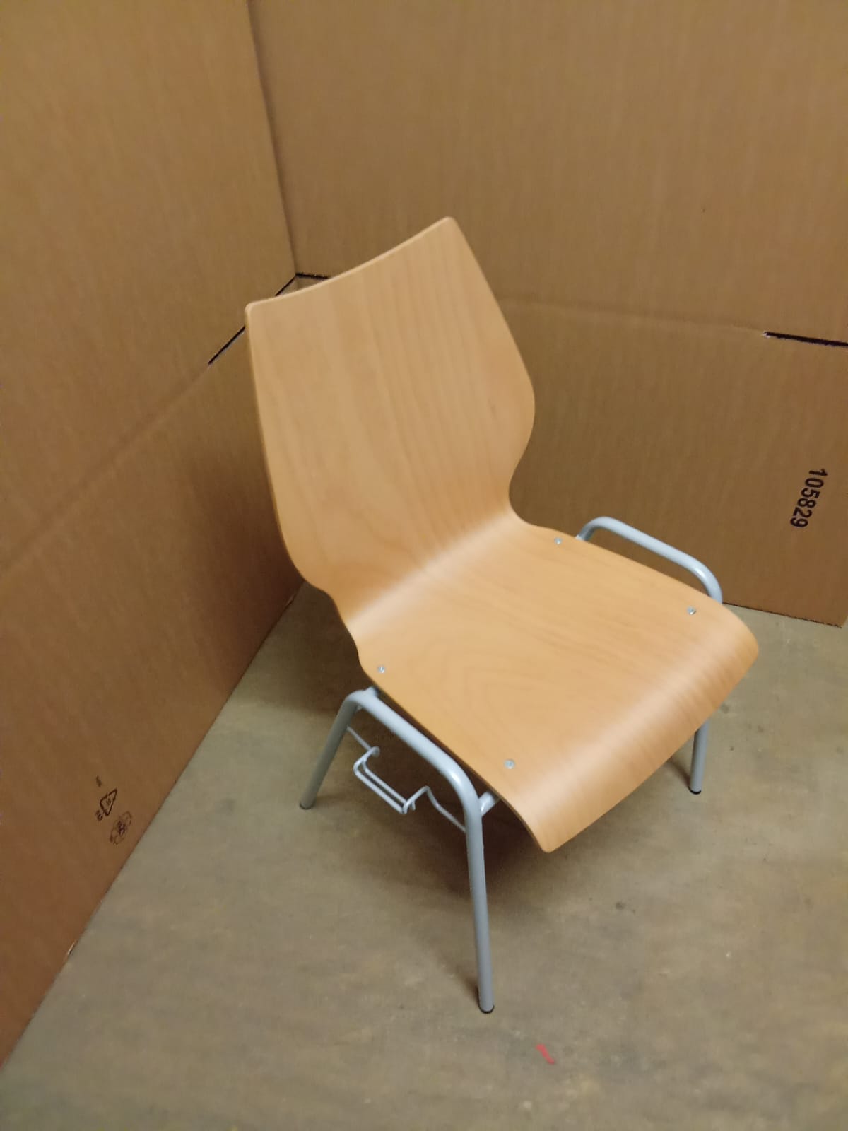 Konferenzstuhl Sonderposten Gestell grau