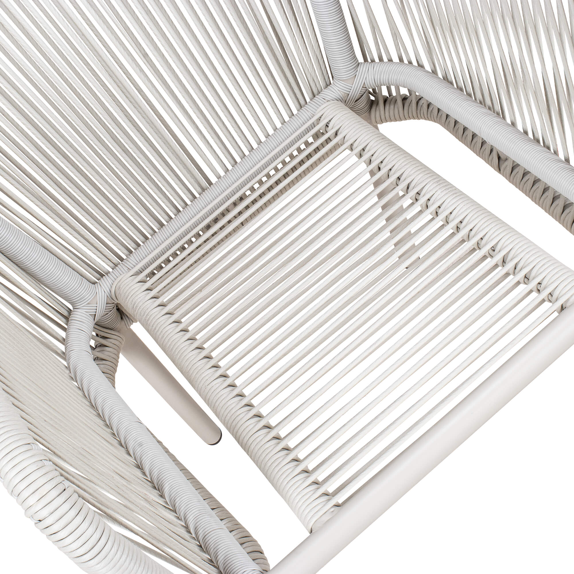 Baleris Greige Outdoorstuhl mit Armlehnen und Geflecht – Detail Sitzfläche ohne Kissen