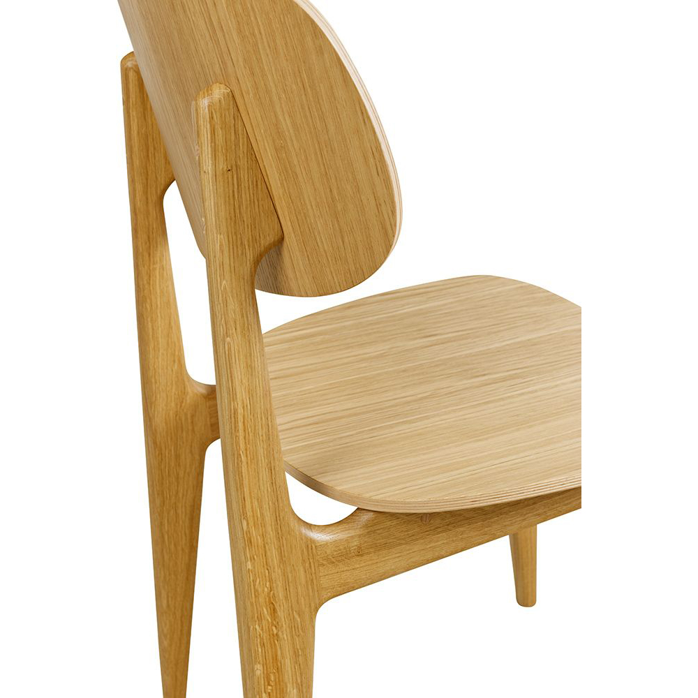 Cumpo_Eiche_Detail_2_1000px Gastronomiestuhl Cumpo-H mit ergonomischer Sitzfläche aus Eiche für Restaurants und öffentliche Einrichtungen
